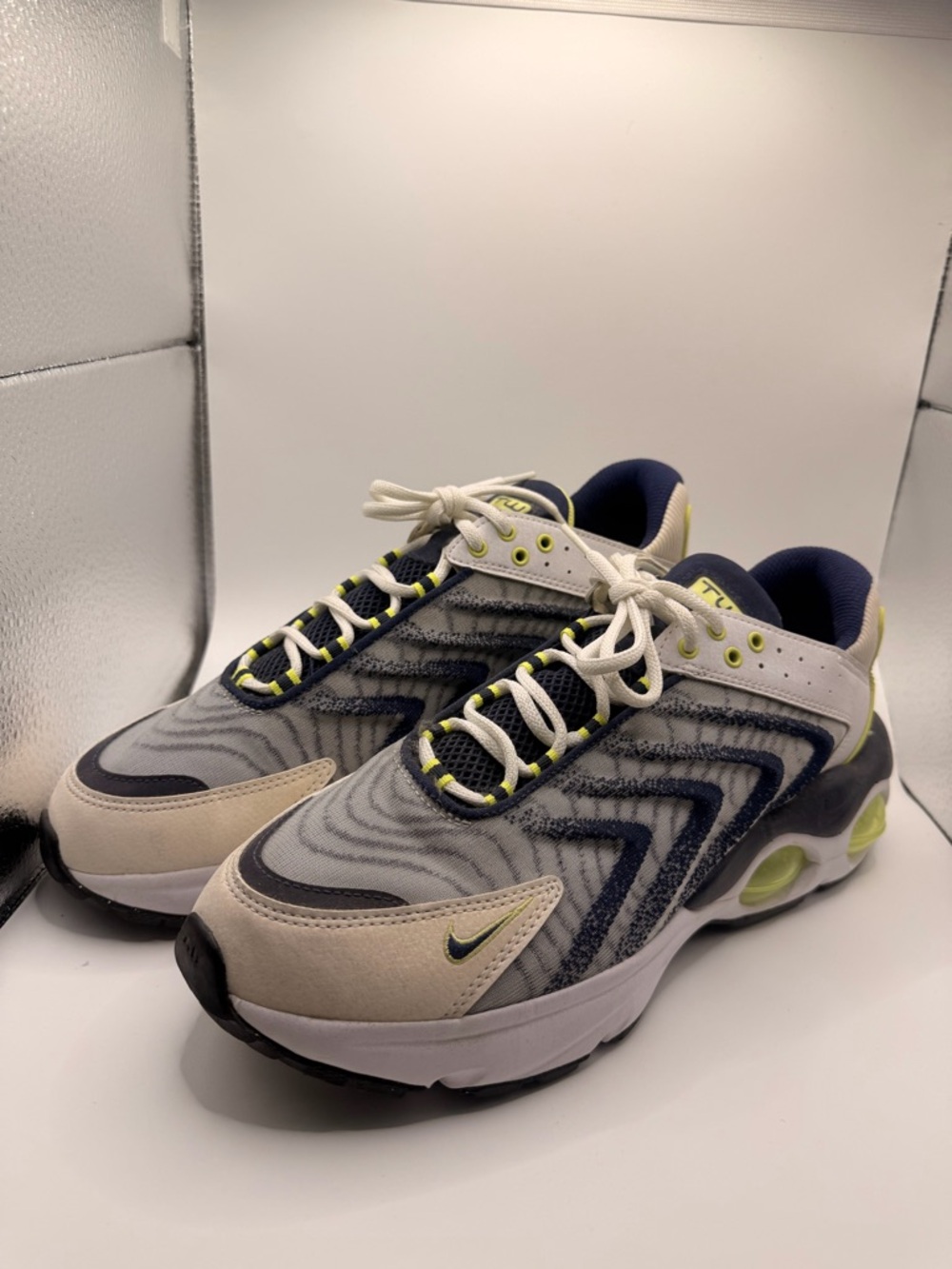 Nike Air Max TW Mixes “Midnight Navy” With A Bit Of “Lemon Twist”